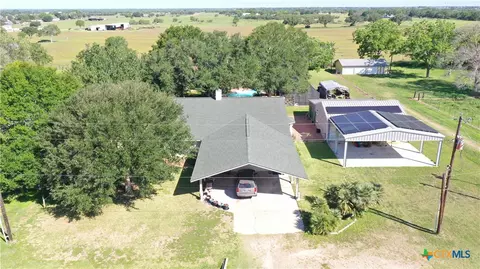 184 Russell Rd, Victoria, TX 77904