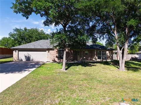 1909 Diamond Ridge Dr, Lampasas, TX 76550