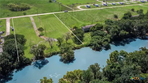 2173 Guadalupe River Dr, Tivoli, TX 77990