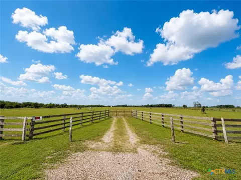 255 Gin Rd, Victoria, TX 77905