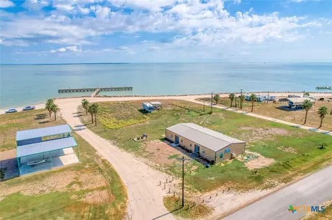 1233 N Ocean Dr, Port Lavaca, TX 77979