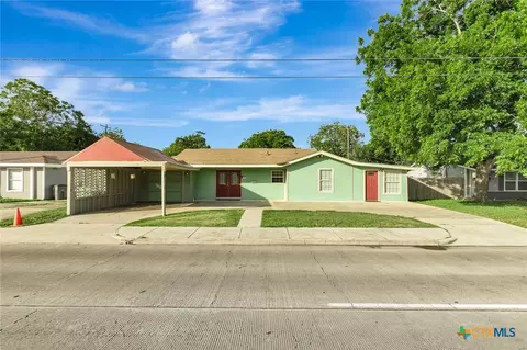 1504 Sam Houston Dr, Victoria, TX 77901