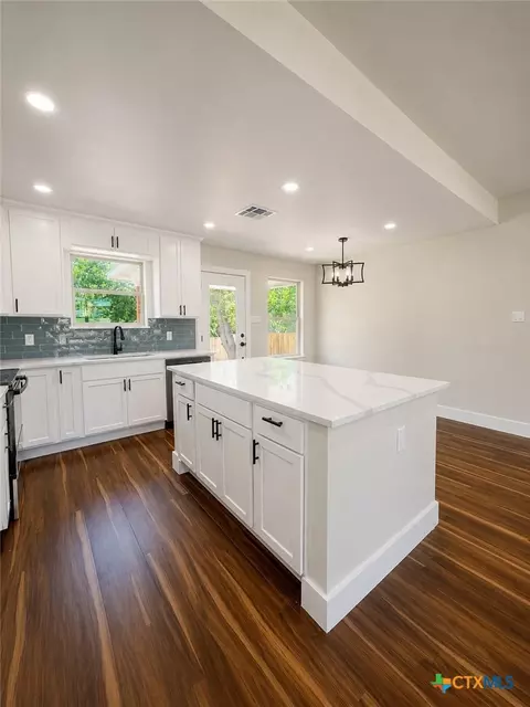 Kitchen - 407 E Lamar Ave, Temple, TX 76501 photo 8 of 8