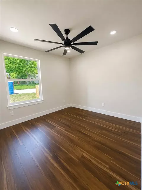 Bedroom - 407 E Lamar Ave, Temple, TX 76501 photo 4 of 4