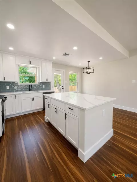 Kitchen - 407 E Lamar Ave, Temple, TX 76501 photo 8 of 8