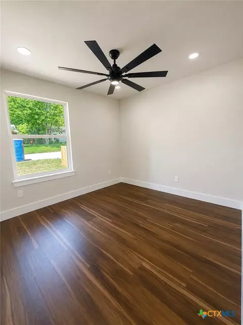 Bedroom - 407 E Lamar Ave, Temple, TX 76501 photo 4 of 4