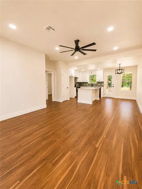 Living - 407 E Lamar Ave, Temple, TX 76501 photo 1 of 2