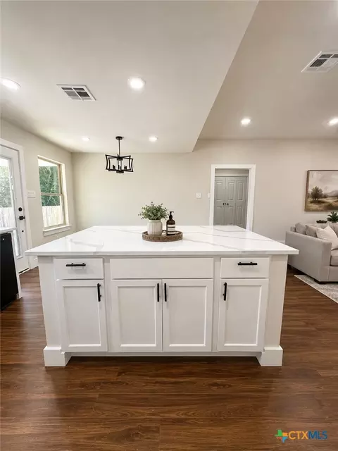Kitchen - 407 E Lamar Ave, Temple, TX 76501 photo 1 of 8