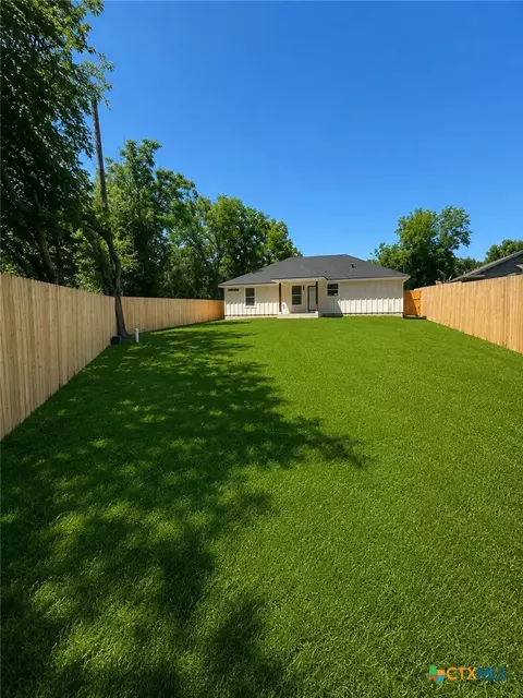 Exterior - 407 E Lamar Ave, Temple, TX 76501 photo 4 of 6