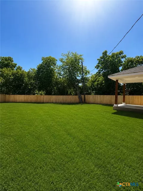 Exterior - 407 E Lamar Ave, Temple, TX 76501 photo 5 of 6
