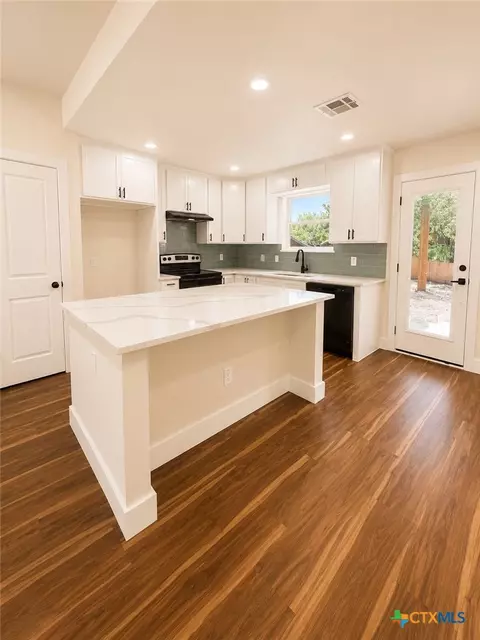 Kitchen - 407 E Lamar Ave, Temple, TX 76501 photo 2 of 8
