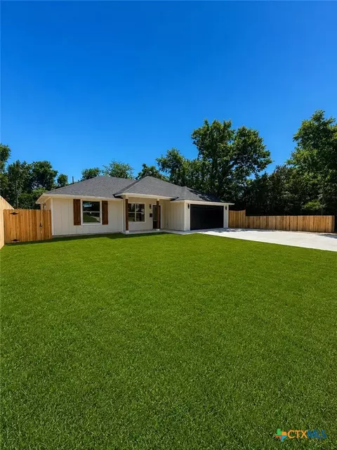 Exterior - 407 E Lamar Ave, Temple, TX 76501 photo 6 of 6