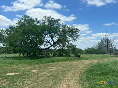 4612 County Road 117, Floresville, TX 78114