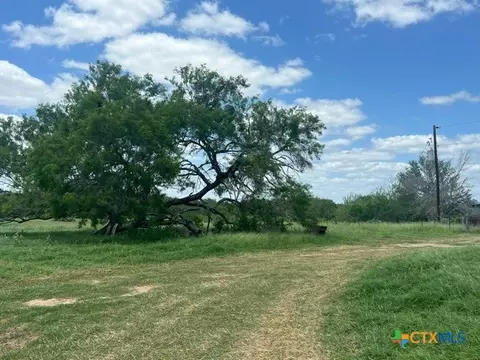 4612 County Road 117, Floresville, TX 78114