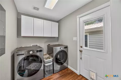Other - 217 N Walnut Ave, Luling, TX 78648 photo 2 of 10