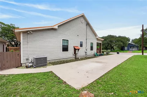 Other - 217 N Walnut Ave, Luling, TX 78648 photo 10 of 10