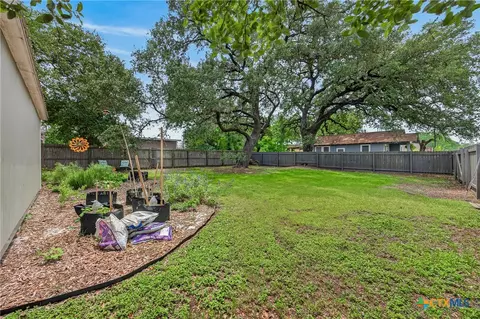 Exterior - 217 N Walnut Ave, Luling, TX 78648 photo 8 of 11