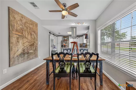 Dining - 217 N Walnut Ave, Luling, TX 78648 photo 2 of 3
