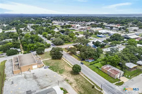 View/Area - 217 N Walnut Ave, Luling, TX 78648 photo 2 of 3
