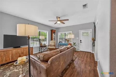 Living - 217 N Walnut Ave, Luling, TX 78648 photo 2 of 3