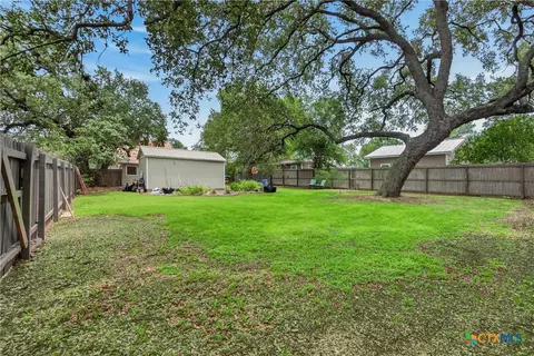 Exterior - 217 N Walnut Ave, Luling, TX 78648 photo 9 of 11