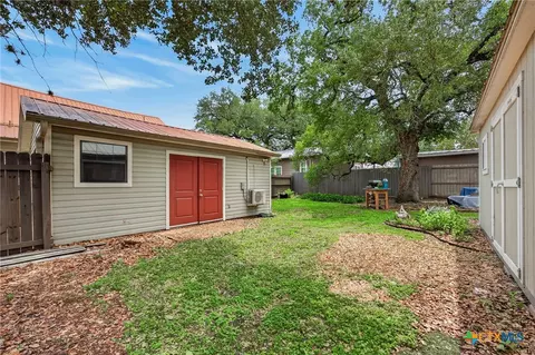 Exterior - 217 N Walnut Ave, Luling, TX 78648 photo 7 of 11