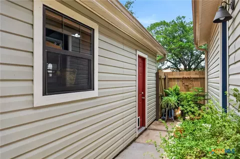 Exterior - 217 N Walnut Ave, Luling, TX 78648 photo 6 of 11