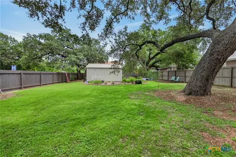 Exterior - 217 N Walnut Ave, Luling, TX 78648 photo 10 of 11