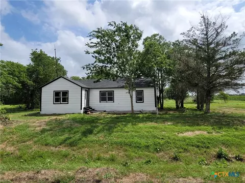 1108 S East St, Edna, TX 77957