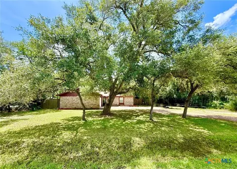 385 Live Oak Dr, Inez, TX 77968