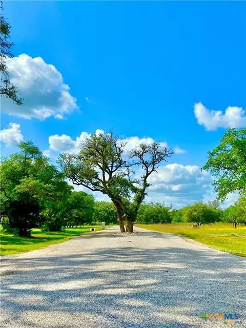 208 Post Oak Rd, Inez, TX 77968 photo 4