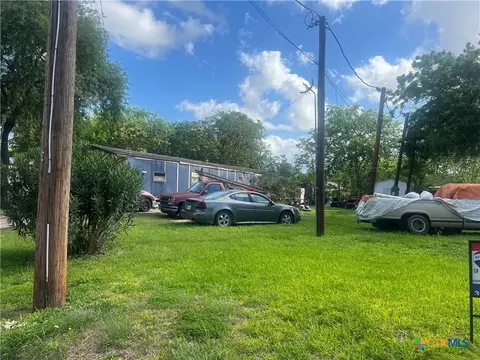 716 S Virginia St, Port Lavaca, TX 77979