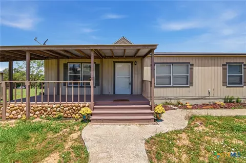 646 Old Colony Rd, Seguin, TX 78155
