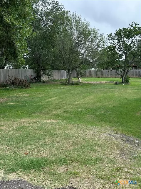 1201 W Broadway Ave, Seadrift, TX 77983