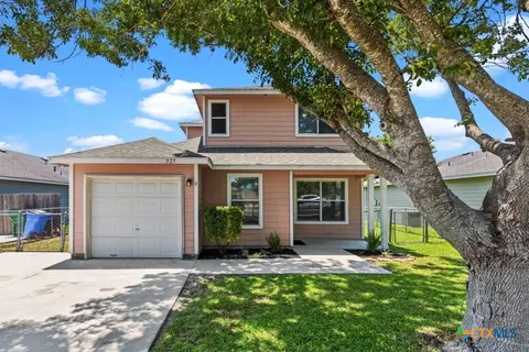 527 Roosevelt Dr, Seguin, TX 78155