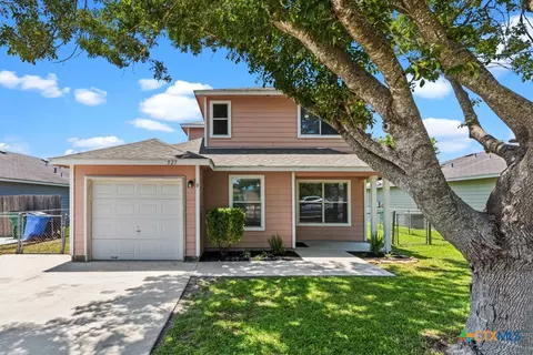 527 Roosevelt Dr, Seguin, TX 78155