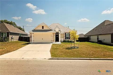 Exterior - 903 Fallbrook Dr, Temple, TX 76502 photo 3 of 7