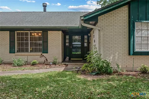 1706 College Dr, Victoria, TX 77901
