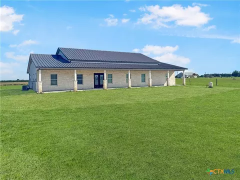92 Landyns Path, Port Lavaca, TX 77979