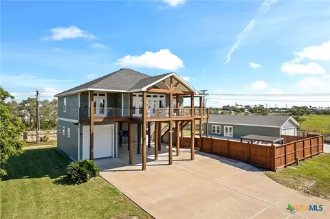 165 Whooping Crane St, Port O'connor, TX 77982