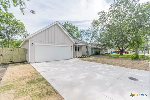 221 Roosevelt Dr, Seguin, TX 78155