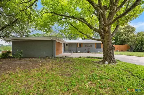 2215 N 9th St, Temple, TX 76501
