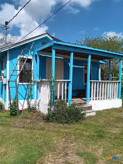 1108 NE Water St, Victoria, TX 77901