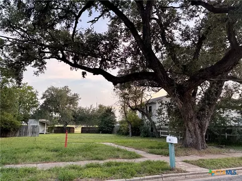 609 E Main St, Cuero, TX 77954