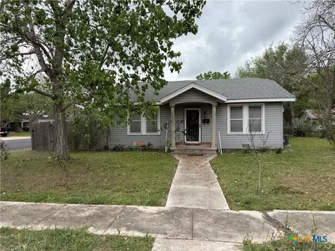 1701 N East St, Victoria, TX 77901