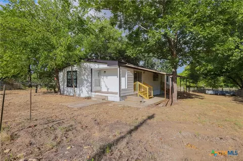 3041 Fm 671, Luling, TX 78648