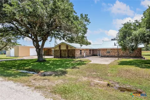 181 Pecan Dr, Port Lavaca, TX 77979