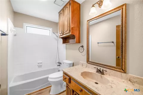Bath - 201 Sandra St, Inez, TX 77968 photo 3 of 5