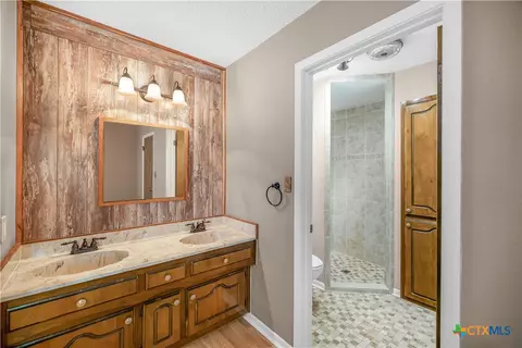 Bath - 201 Sandra St, Inez, TX 77968 photo 1 of 5