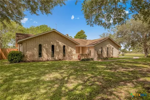 201 Sandra St, Inez, TX 77968